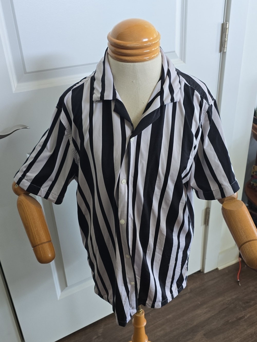 Men's Black & White Vertical Stripe Button-Up Shirt